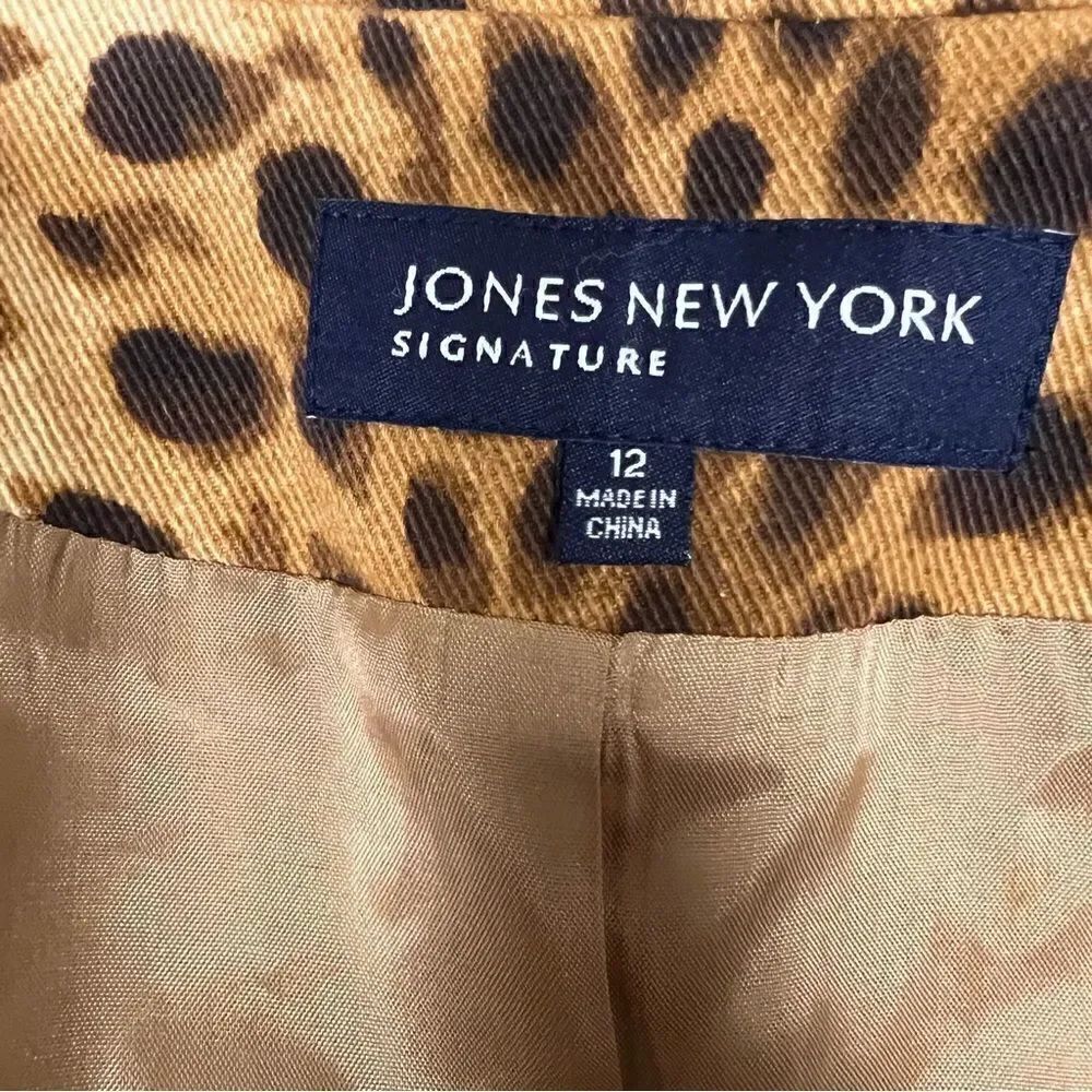 Jones New York animal print blazer. Size 12 - Picture 6 of 6